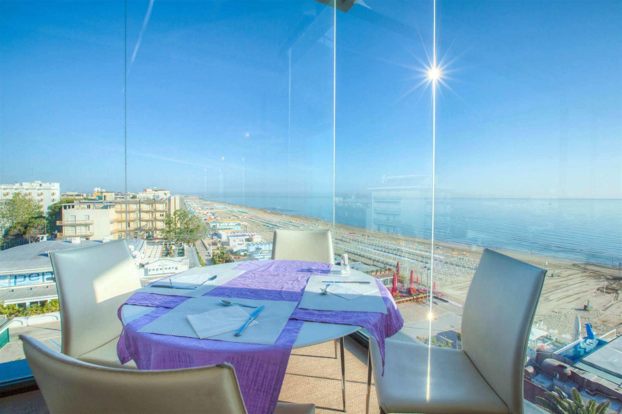 Hotel Commodore Riccione Exterior foto