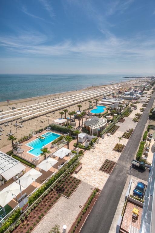 Hotel Commodore Riccione Exterior foto